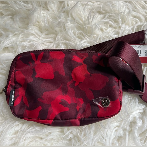 Lululemon Rabbit Everywhere Belt Bag - Picture 1 of 5